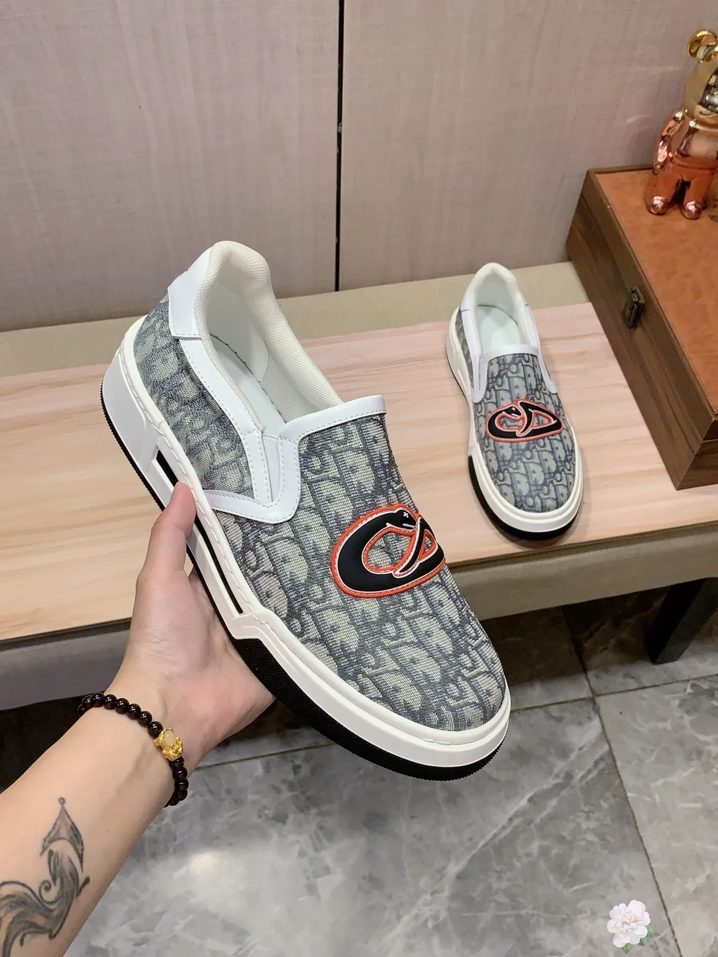 Men's men's shoes💰400💰💰🎩🎩[Lightning][Lightning] "Dior DIOR*" The latest • popular casual shoes, top brand [seduce] luxury ~ purchasing agency, top ~ quality. [Strong] The upper is made of imported breathable cowhide with fabric material ➕ Breathable sheepskin feet (•) and fine workmanship. The original stylish and stylish soft rubber wear-resistant and non-slip outsole is light and comfortable on the feet. The real thing looks better when photographed in person. Code 111: Code: 38-44, 2️⃣colors selected